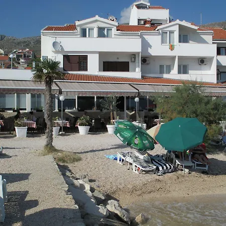 Guest house Pansion Amigos Podstrana