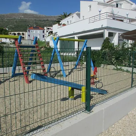 بيت ضيافة Pansion Amigos 3*